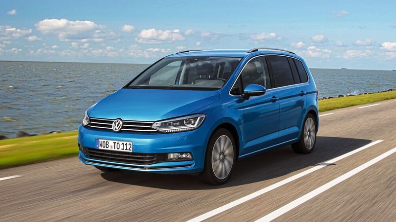 Platz eins bei den Großraum-Vans im November 2023: der VW Touran mit 1.716 Neuzulassungen (Bild: VW)