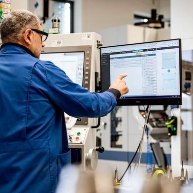 Das Münchener Unternehmen Evomecs hat seine speziell für Zerspanungsprozesse ausgelegte Software-Plattform jetzt mit der neuen Funktion namens „Batch Modus“ ausgerüstet. Erfahren Sie hier, was der Praktiker sich damit für Vorteile in Sachen CNC-Fertigung holt ... (Bild: Evomecs)