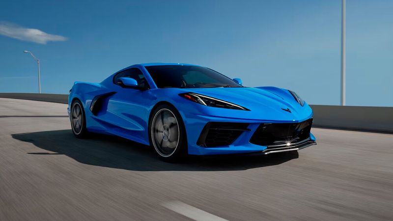 Die neue Mittelmotor-Sportwagen-Ikone Corvette Stingray ist in Deutschland aktuell ab 110.000 Euro erhältlich.(Bild:  Corvette)