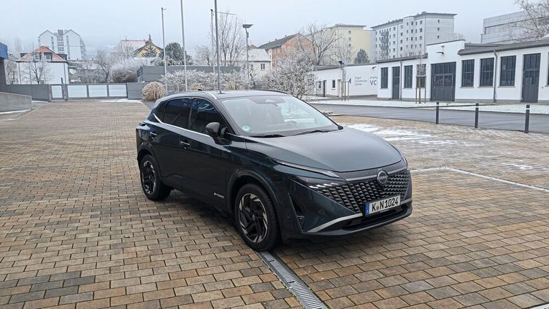 Nissan hat im März 2025 einen Rückruf für sein SUV-Modell Qashqai gestartet. Ein Softwarefehler könnte die Fahrzeuge in den Notlaufmodus versetzen.(Bild:  Mauritz – VCG)