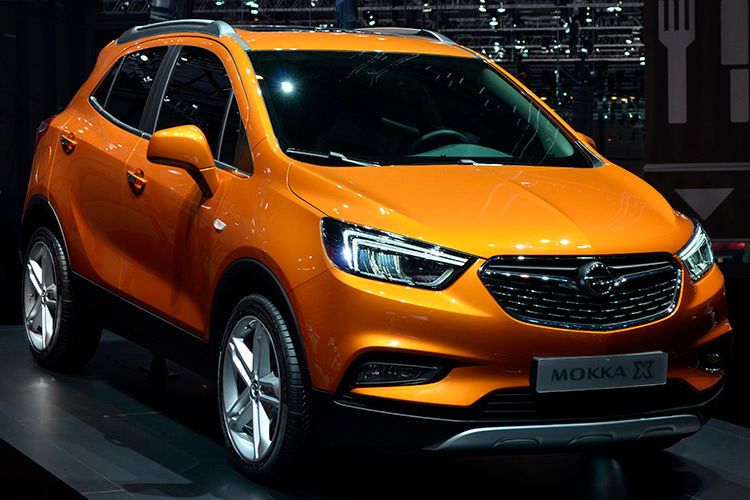 Facelift für einen Rüsselsheimer Topseller: Vorne hat der Mokka jetzt kleinere Scheinwerfern und LED-Tagfahrlicht. Der Grill bekommt eine Chromspange. (Rehberg)