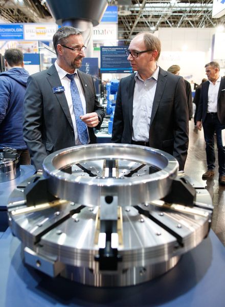 Klassische Metallbearbeitung und Innovation sind auf der Metav kein Widerspruch. Auf der Messe sind neuesten Technologien in den traditionellen Fertigungstechniken ebenso zu sehen wie aktuelle Lösungen zu Industrie 4.0.  (Messe Düsseldorf)
