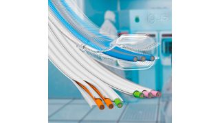 Die E-Skin Flat und die E-Skin Soft sind zwei platzsparende Energieführungen für den Reinraum. Die modularen Energieketten verfahren leise und sind einfach zu befüllen. In einer zweiten Ausbaustufe der E-Skin Flat sollen die einzelnen Kammern mit einem Reißverschluss-Verfahren zu öffnen sein. (Igus)