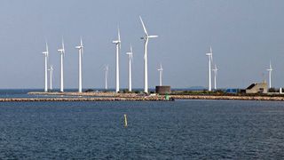 Hinter jedem Windkraftpark steckt eine logistische Meisterleistung, denn die Betreiber und Logistiker müssen komplizierte Supply Chains und Prozesse managen. (Bild: Andrea Damm, pixelio.de)