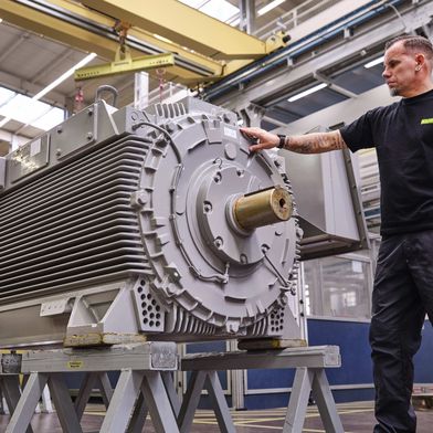 innomotics-hvm-nuernberg-17-wide-20-2816-20to-209-29-11139x6260v1 (Bild: Innomotics GmbH)