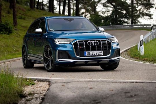 Künftig bringt den SQ7 ein Achtzylinder-Benziner mächtig in Fahrt.(Bild:  Audi)