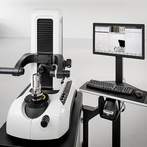 Der EWA mit einem Werkzeug-Voreinstellgerät von Speroni. (Bild:  Big Kaiser)