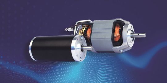 Die Kommutatormotoren (hinten) und permanenterregten Motoren (vorne) von Groschopp decken ein breites Anwendungsspektrum im Schalterbau ab(Bild:  Groschopp)