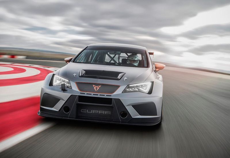 Passend dazu debüttierte der Leon Cupra R ST bei der Vorstellung der Marke, ein auf 300 PS verstärktes Mitglied der Hochleistungsfamilie. (Seat)