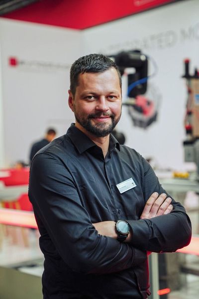 Dr.-Ing. Tim Fröhlich ergänzt das Duo als Head of Synapticon Intelligence für Hardware. (Bild: Synapticon)