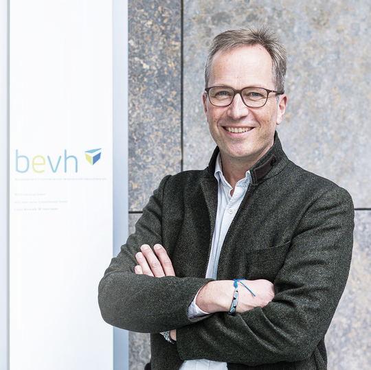 (Martin Große-Albenhausen ist stellvertretender Hauptgeschäftsführer des bevh, (Bild: bevh))