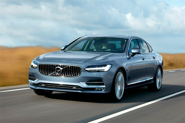 Volvo ist zurück in der Oberklasse: Mit dem Modell S90 treffen die Schweden auf die Platzhirsche von BMW, Mercedes und Audi. Die Seitenpartie des neuen Modells trägt nur eine durchgehende Linie, ist ansonsten „so glatt wie die Haut eines Delphins“. (Foto: Volvo)