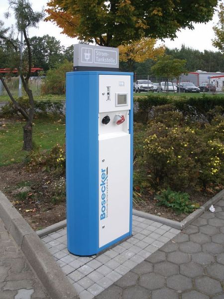 Die Walther-Werke bieten ihre Stromtankstellen in variablen Design-Linien an. Hier die Voltanea-Ladestromsäule. (Archiv: Vogel Business Media)