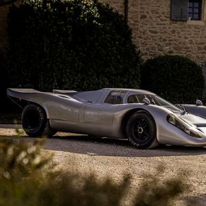 2018 verkaufte die Familie Rossi den Wagen an einen französischen Porsche-Enthusiasten für den angeblich höchsten Preis verkauft, der jemals für einen 917 bezahlt wurde. Der neue Besitzer war mit dem Fahrzeug erstmalig bei der Veranstaltung Chantilly Arts & Elegance Richard Mille 2019 und eine Woche später beim Goodwood Festival of Speed zum 50-jährigen Jubiläum des 917 vor Ort.(Bild:  Porsche AG)