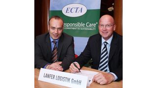 Ratifizierung der Beitrittserklärung zur Responsible Care Initiative (v.l.n.r.): Peter Dannewitz, Geschäftsführer der Meurer Intermodal GmbH & Co. KG, und Hermann Lanfer, Geschäftsführer der Lanfer Logistik GmbH. Bild: Lanfer (Archiv: Vogel Business Media)