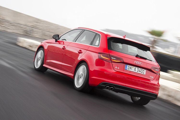 Zur Wahl stehen zunächst fünf Motoren: 1,4-Liter TFSI (90 kW/122 PS), 1,8-Liter TFSI (132 kW/180 PS), 1,6-Liter TDI (77 kW/105 PS) und 2,0-Liter TDI (135 kW/184 PS oder 110 kW/150 PS). Geplant sind außerdem die Sport-Varianten S3 und RS3 mit über 300 PS Leistung, ein 1,2-Liter-Benziner mit 77 kW/105 PS als Einstiegsmodell sowie ein 81 kW/110 PS starker Erdgas-Turbo. (Foto: Audi)