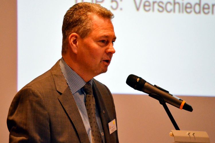 Igedos-Vorstandssprecher Rolf Höschele: „Wir müssen uns gerade noch mehr zur Decke strecken.“ (Bild: Rehberg / »kfz-betrieb«)