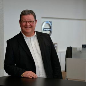 (Volvo)