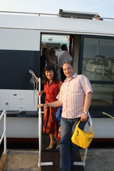 Haben wieder festen Boden unter den Füßen: Wolfgang und Natthamon Peter von telefonbau Peter.  (Aastra Deutschland)