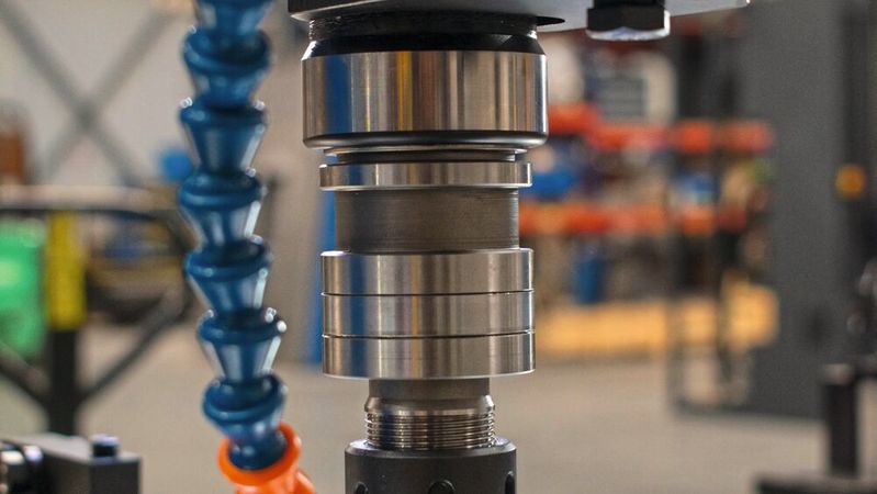 Der CMA patentierte Pendelhalter kann radiale Toleranzen bis zu einem Millimeter ausgleichen.(Bild:  Schwiening)