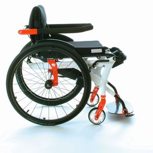 Der aus Kohlefaser, Aluminium und Stahl gefertigte Summit EL von der Levo AG gilt als leichtester Rollstuhl mit elektrischer Aufstehhilfe  