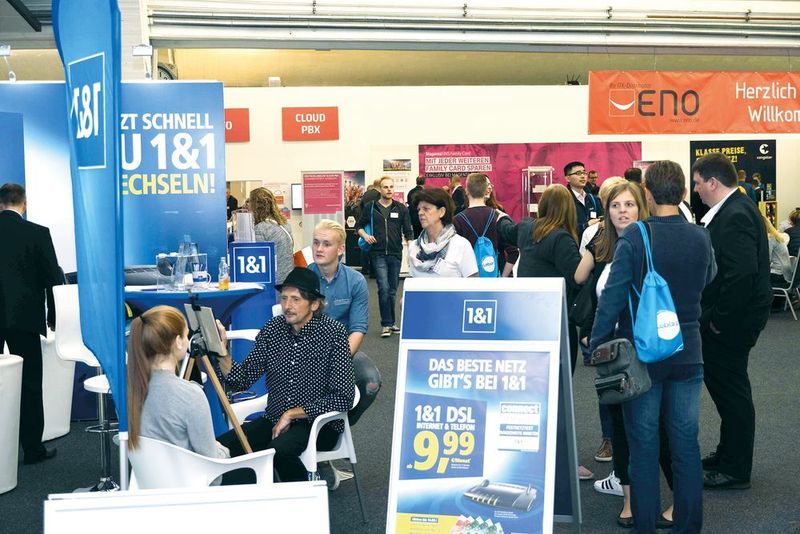 Gut besuchte Messehalle (Eno)