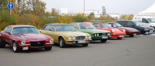 Besitzer eines Old- oder Youngtimers konnten ihr Fahrzeug während der Konjunkturschau ausstellen. (Archiv: Vogel Business Media)