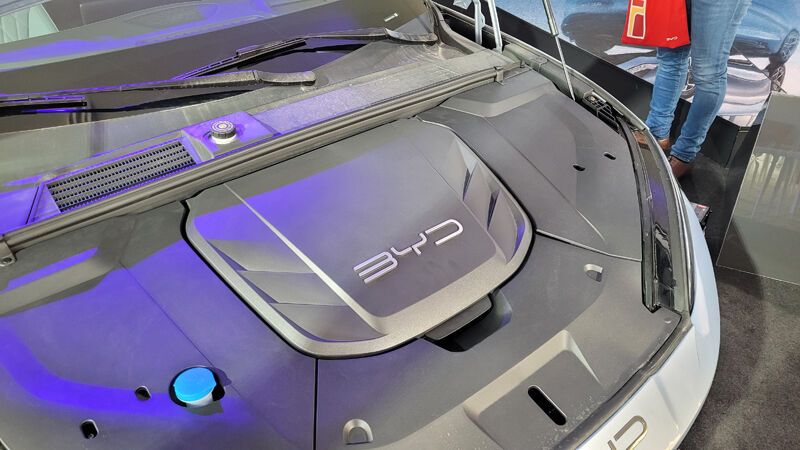 Unter der Fronthaube gibt es einen Frunk. (Bild: Wehner - Vogel Communications Group)