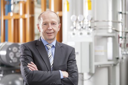Frank Fuchs, Geschäftsführer von Roth Hydraulics ist überzeugt, dass hohe Qualität und Zuverlässigkeit der gelieferten Hydrospeicherlösungen die Basis für langjährige Partnerschaften bilden.(Bild:  Fotostudio Wiegand/Roth Hydraulics GmbH)