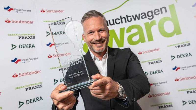 Andreas Daub ist Gewinner des Gebrauchtwagen Awards 2022. Der freie Händler überzeugte die Jury und motivierte dazu, den Preis künftig in den Kategorien freier Handel und Vertragshandel auszuloben – damit mehr freie Händler Gelegenheit bekommen, ihr Potenzial zu zeigen.(Bild:  Stefan Bausewein)