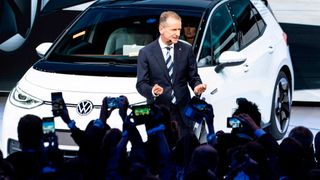 „Ein Vorstandsteam, das für 670.000 Arbeitsplätze weltweit verantwortlich ist, schließt selbstverständlich keine Wetten ab“, schrieb Volkswagen-Chef Herbert Diess am Donnerstag. (Bild: Volkswagen)