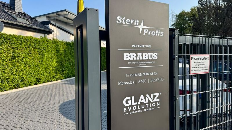 Exklusive Partnerschaften öffnen Türen: Als Brabus-Kompetenzzentrum und mit dem eingemieteten Aufbereiter „Glanz Evolution“ bieten die Stern Profis Rundumservice für anspruchsvolle Mercedes-Benz-Kunden. (Bild: Schreiner – VCG)