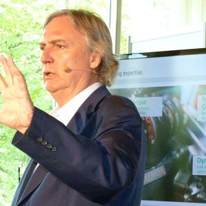 Der weltweite Absatz von Pkw, die rein mit Benzin- und Dieselmotoren angetrieben werden, „bewegt sich in zehn bis 15 Jahren unter 50 Prozent“, sagte Prof. Dr.-Ing. Peter Gutzmer, stellvertretender Vorstandsvorsitzender des Vorstandes und Vorstand Technologie der Schaeffler AG, bei der Pressekonferenz am 20. Mai in Berlin.(Foto:  Wolfgang Pester)