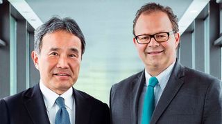 Mori (links), Christian Thönes: „Wir wünschen Frieden und ein schnelles Ende dieses Krieges.“ (DMG MORI)