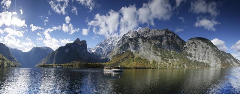 Flüsterleise gleiten die Elektroboote durch das Wasser auf dem Königssee. Dafür sorgen 56 Jahre alte elektrische Motoren von Siemens. (Bild: Siemens AG/ Pictures of the Future)