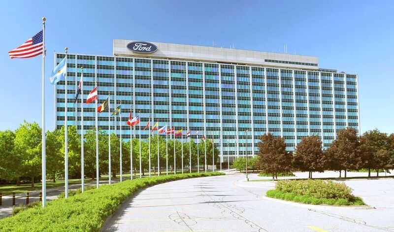 Die Fordzentrale in den USA. Von hieraus wird ein globales Lieferantenetzwerk gemanagt. (Bild: Ford)