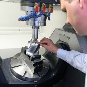 5-Achs-Simultanbearbeitung präsentierte die BWB AG auf einer Campro U350 gemeinsam mit fünf Partnerunternehmen: Triag, Open Mind AG, Renishaw AG, Viscotex und Technomex.