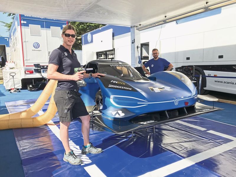 Sonja Nadine Müller beim Goodwood Festival of Speed 2019. Der ID.R holte mit 39,90 Sekunden den damaligen Streckenrekord und übertraf die 20 Jahre lang bestehende Bestzeit um 1,7 Sekunden.(Bild:  Sonja Nadine Müller)