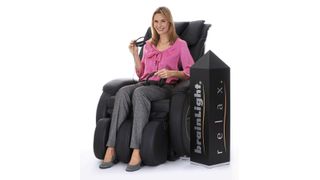 Der Relax Tower Gravity Plus ist gut für das betriebliche Gesundheitsmanagement geeignet. Das System bietet Entspannung auch im Rahmen von Regenerationspausen in Unternehmen. (Bild: Brainlight)