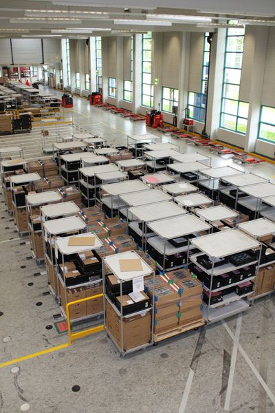 Hier wird alles, was in der Produktion benötigt wird zusammengestellt und mit dem Logistik-Train dorthin transportiert. (Archiv: Vogel Business Media)