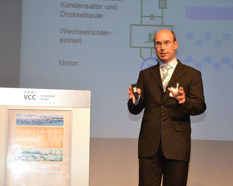 Fred Donabauer, ABB Automation Products “Achten Sie auf die richtige Dimensionierung Ihres Antriebs“, rät Fred Donabauer von ABB, der über drehzahlgeregelte Niederspannungsantriebe referierte. „Unsere Erfahrung zeigt, dass viele Antriebe überdimensioniert sind.“ (Bild: PROCESS)