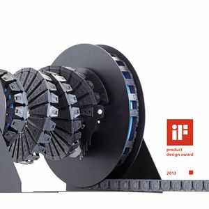 Mit der E-Spool lassen sich die Kette und die darin liegenden Kabel aufrollen. So kann die Spule platzsparend verwendet werden.