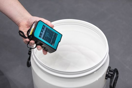 Was man hier sieht, ist die neue Art, wie man Kunststoffpulver für den 3D-Druck in kürzester Zeit auf seine Qualität hin überprüfen kann. Entwickelt wurde das System am Fraunhofer-IPA. Hier mehr dazu ...(Bild:  Fraunhofer-IPA)