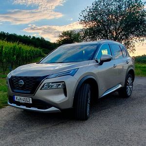 1. Das Design: Mit seinem eher robusten Design hebt sich der X-Trail von Nissans anderen, deutlich lifestyle-orientierteren Modellen Juke, Qashqai und Ariya ab. Gleichwohl wirkt seine Linienführung modern.(Bild:  Mauritz – VCG)