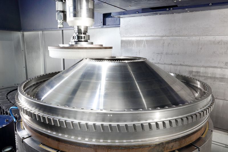 Die VG-1500 bei Diviprec bei der Herstellung eines Curvic-Zahnkranzes. Die Werkstücke können direkt in der Maschine vermessen werden, betont der Hersteller Danobat. (Danobat Overbeck)