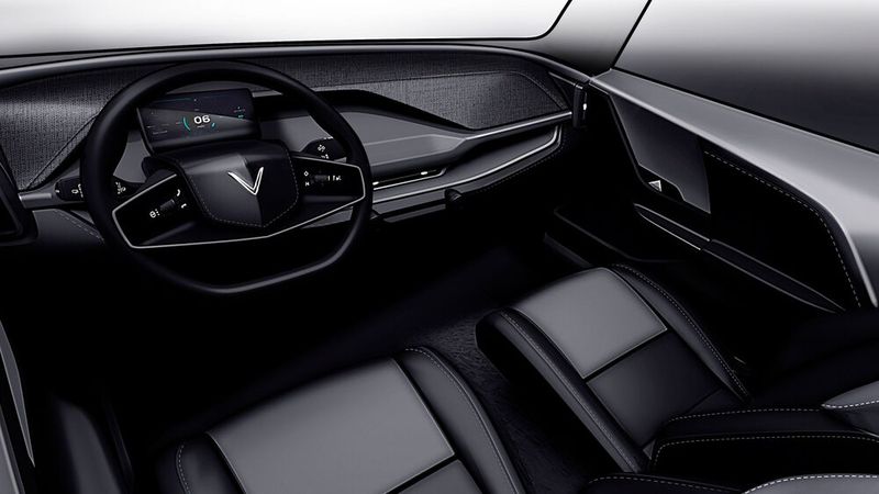 Für ein modernes E-Auto reicht als Anzeigeeinheit ein kleines Display hinterm Lenkrad. (Bild: Vinfast)