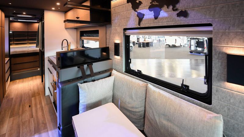 Das Interieur des Liner Flair ist modern und puristisch, das Raumgefühl ist großzügig. (Bild: Messe Düsseldorf/ctillmann)