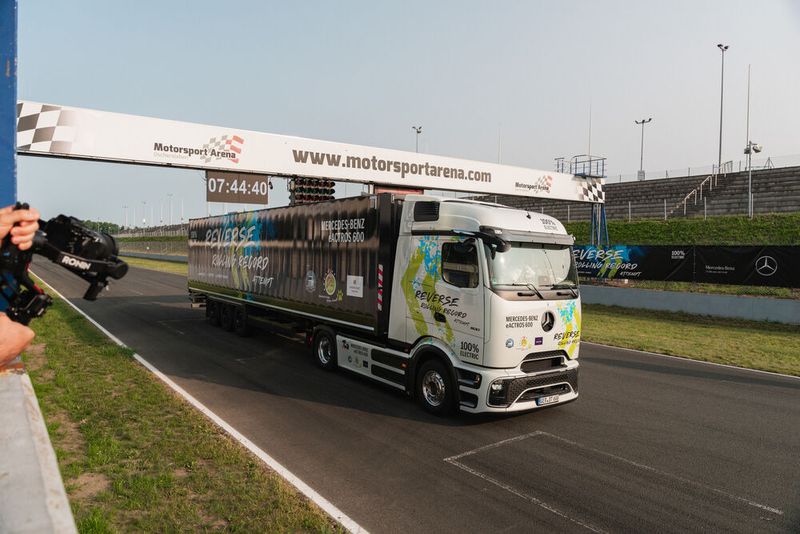 Insgesamt 124,7 km bei durchschnittlich 20 Stundenkilometern hat Hellwege mit dem Lkw zurückgelegt. (Bild: © Daimler Truck AG)