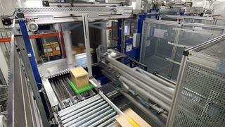 Metro Canada kommissioniert Tiefkühlprodukte hochdynamisch und filialgerecht bei -28 °C. (Witron)