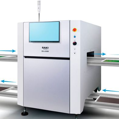 3D-AOI: Das Inline-Inspektionssystem 3Di-LS3BX von Saki prüft THT-Lötstellen und die gesamte Leiterplattenunterseite auf Fehler und Fremdkörper. Dabei erkennt es auch Lotkugeln ab 200 µm. (Bild: Saki)